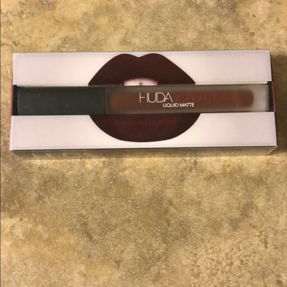Huda liquid lipstick